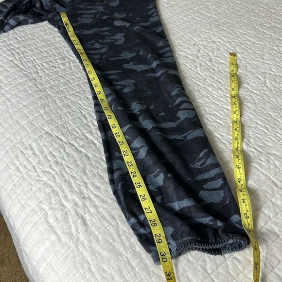 Monrow Camo Print Joggers Size M - Picture 10 of 10